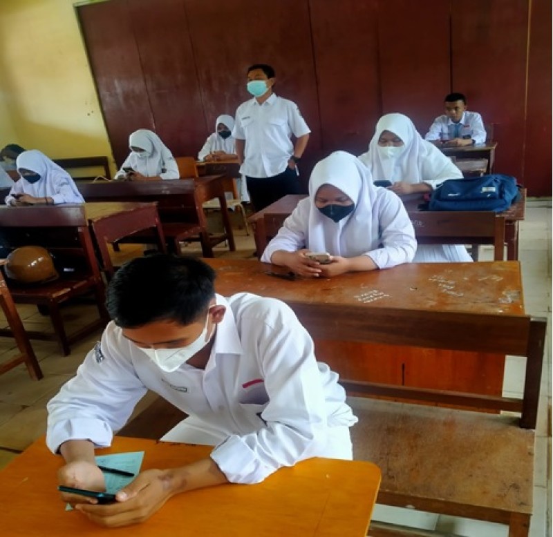 Larang Siswa Gunakan Handphone di Sekolah, Andi Harun: Perkuat Ilmu Dasar