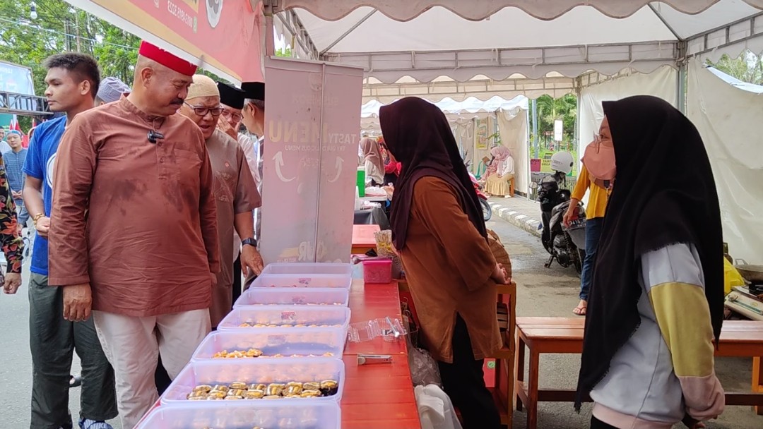 Bupati Kukar Resmikan Lorong Pasar Ramadhan di Masjid Agung Tenggarong