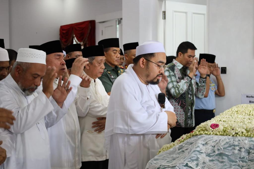 Bepulangnya Istri Gubernur Kaltim