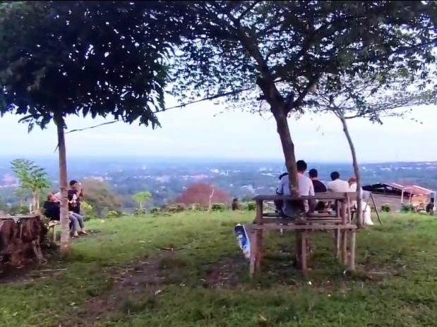 Bukit Pergent, Pesona Panorama Ibukota Kabupaten Dari Puncak