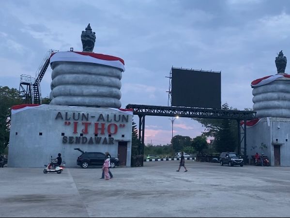 Alun-alun Itho Jadi Tujuan Rekreasi Keluarga di Akhir Pekan